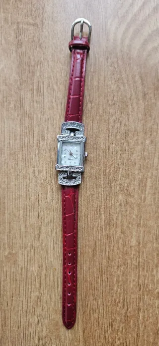 Reloj Mujer Cuarzo Rojo y Plata.