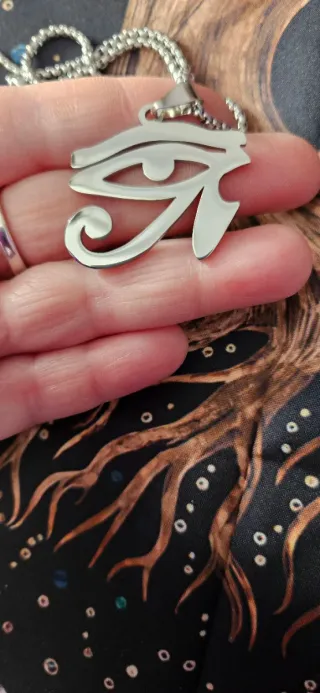 Colgante Ojo de Horus de acero inoxidable