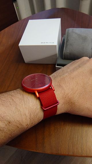 Reloj Bering True Aurora rojo, nuevo a estrenar