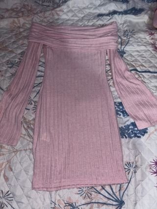 Vestido rosa escotado de manga larga