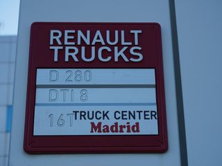 RENAULT MIDLUM D280 GRÚA PALFINGER