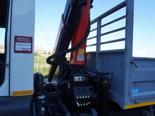 RENAULT MIDLUM D280 GRÚA PALFINGER