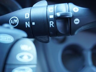 RENAULT MIDLUM D280 GRÚA PALFINGER