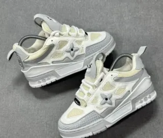 Louis Vuitton Bambas Grises y Blancas