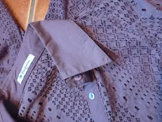 Camisa Cantarana morada calada elástica