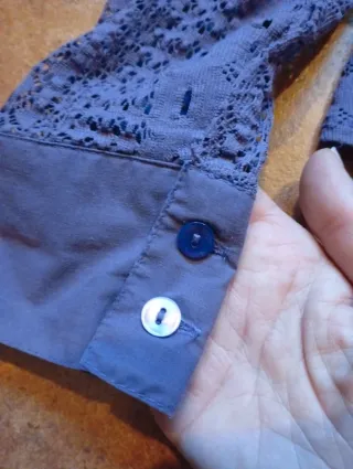 Camisa Cantarana morada calada elástica