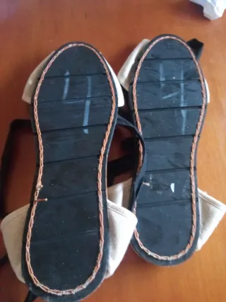 Alpargata labrador beige y negras atadas