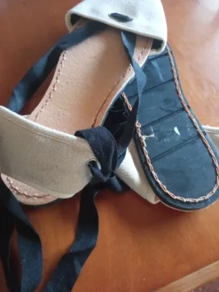 Alpargata labrador beige y negras atadas