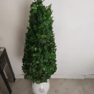 Planta artificial ( hoja de hiedra)con jarrón