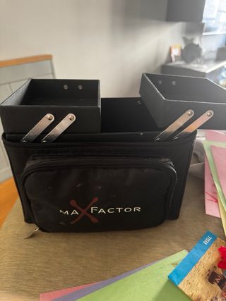 Neceser cofre maletin Max Factor Negro