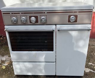 Cocina gas butano con horno y placa eléctrica
