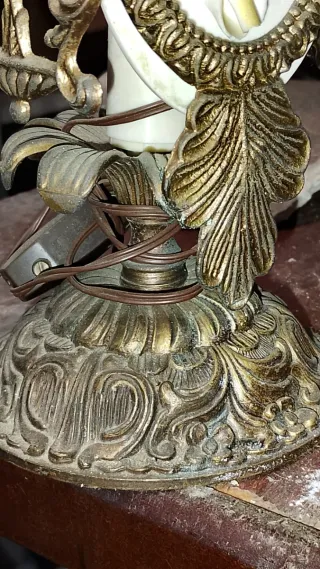 Lámpara Capodimonte estilo rococo bronce porcelana
