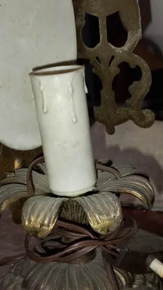 Lámpara Capodimonte estilo rococo bronce porcelana