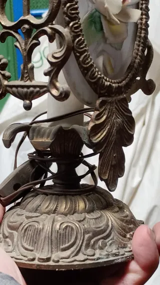 Lámpara Capodimonte estilo rococo bronce porcelana