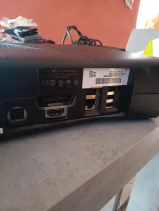 Xbox 360 Slim Console + 2 Controller +Alimentatore