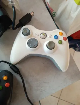 Xbox 360 Slim Console + 2 Controller +Alimentatore