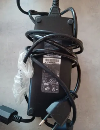 Xbox 360 Slim Console + 2 Controller +Alimentatore