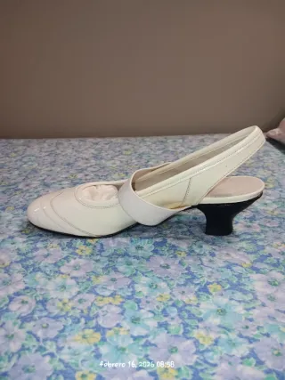 Zapatos charol beige piel T.36