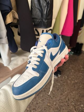 Zapatillas Jordan Low Azul y Blanco