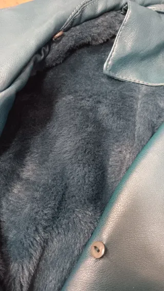 Cazadora piel sintética seminueva