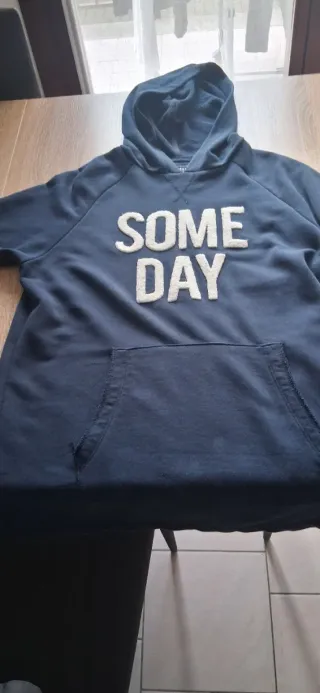 Felpa blu con scritta con cappuccio