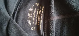 Felpa blu con scritta con cappuccio