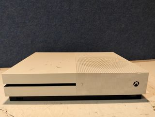 Xbox One S 1TB Battlefield V Consola (sin mando)