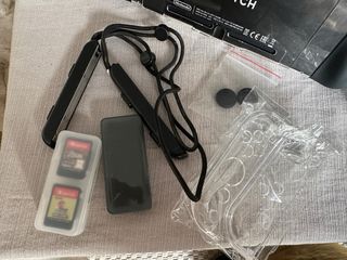 Nintendo Switch + 2 giochi + Custodie