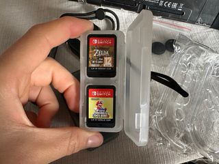 Nintendo Switch + 2 giochi + Custodie
