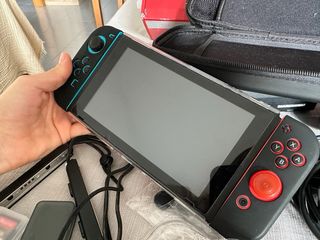 Nintendo Switch + 2 giochi + Custodie