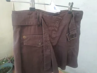 7.- Minifalda marrón con cinturón