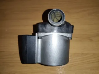 Bomba circulación Grundfos UPS15-50