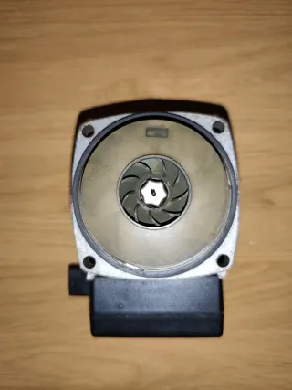 Bomba circulación Grundfos UPS15-50