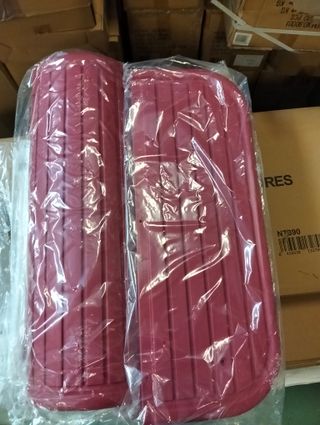 Caseta de resina para perro pequeño Kira 59×75×66 cm beige/rojo