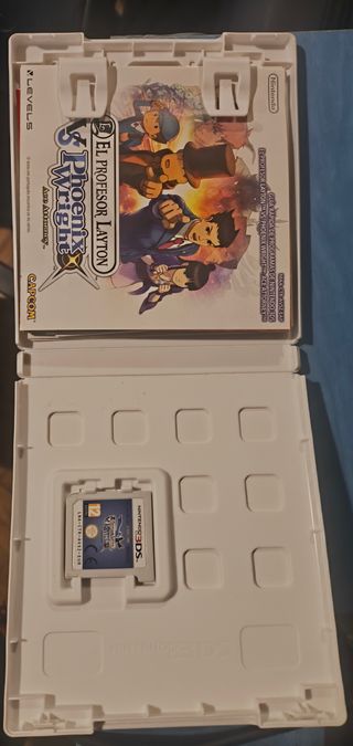 El profesor LaytonvsPhoenix Wright: Ace Attornety