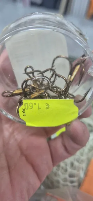 Anzuelos triples de pesca Número 1 y 2 9 cajas 10