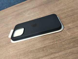 Funda Silicona MagSafe iPhone 15 Pro Max - Negro.