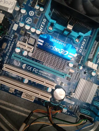 Placa base Gigabyte GA-880GM-D2H