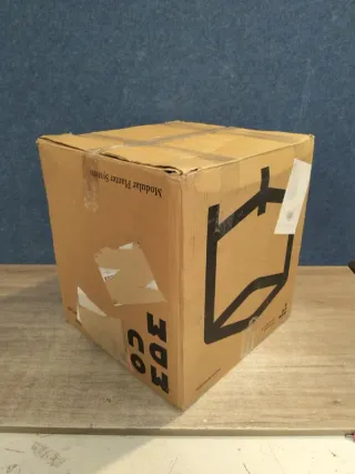 Maceta Negra Mondum con Riego y Patas