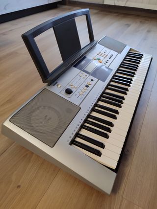 Yamaha PSR-E323 Teclado