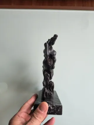 Figura de caballo en bronce