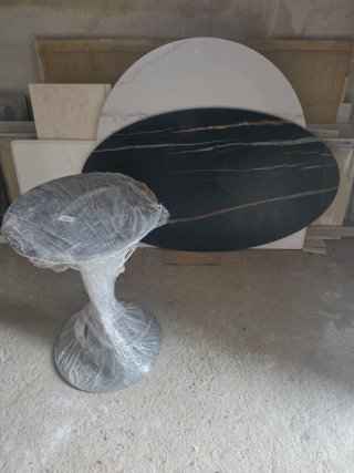 Superficie de mesa ovalada de porcelánico