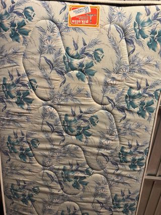 Litera IKEA SVÄRTA gris con colchones