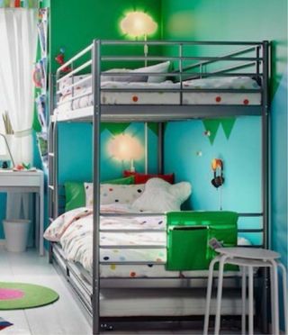 Litera IKEA SVÄRTA gris con colchones