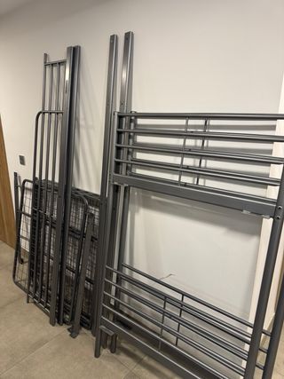 Litera IKEA SVÄRTA gris con colchones