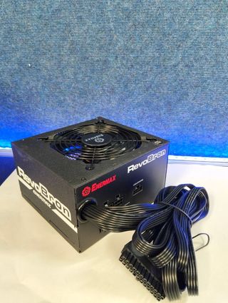 Fuente Enermax RevoBron 600W Semi-modular