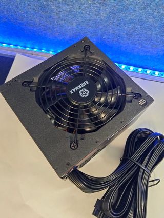 Fuente Enermax RevoBron 600W Semi-modular
