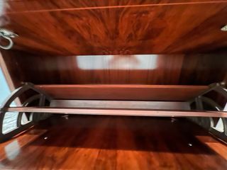 Mueble zapatero de madera con espejo