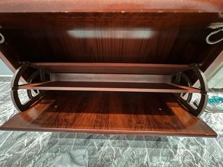 Mueble zapatero de madera con espejo