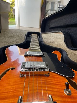 Guitarra Eléctrica Hollow Body con Humbuckers